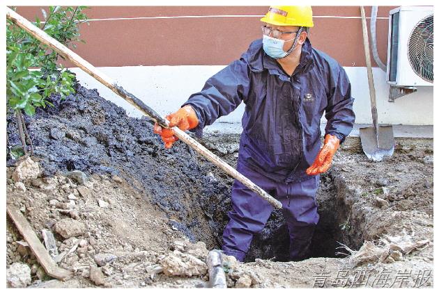 张静 新中国成立初期,以时传祥为代表的掏粪工穿梭在胡同小巷"宁肯